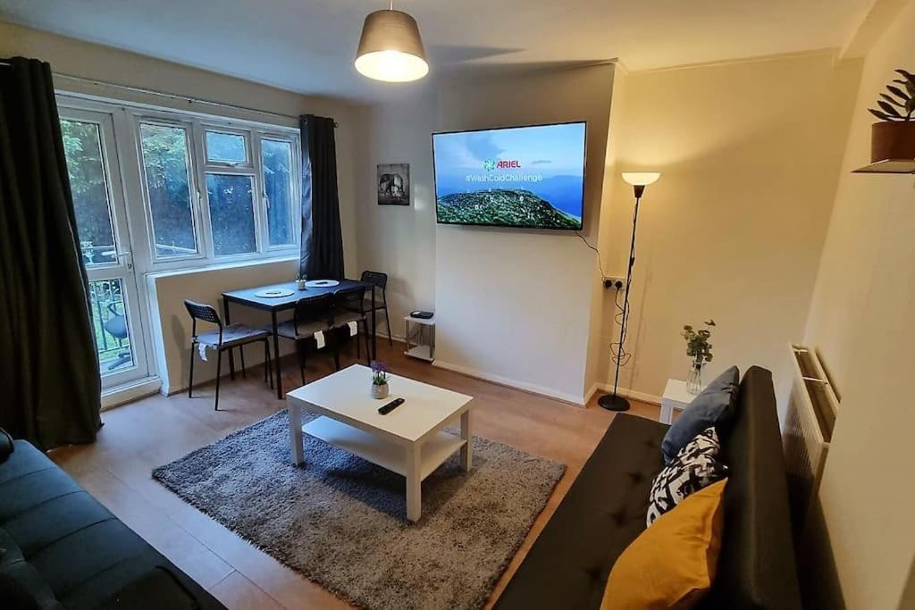 2 Bedroom Apartment In Kennington Londra Esterno foto