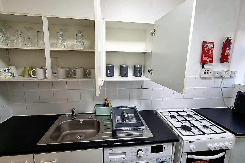 2 Bedroom Apartment In Kennington Londra Esterno foto