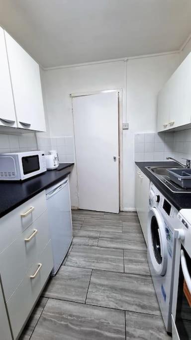 2 Bedroom Apartment In Kennington Londra Esterno foto